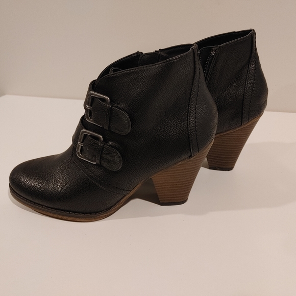 Cute booties - Picture 2 of 3